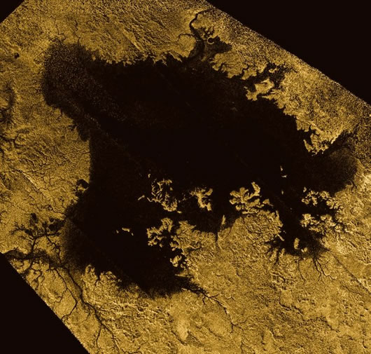 Titan'ın Ligeia Mare Denizi. 