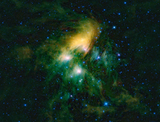 Ülker yıldız kümesinin WISE teleskopu ile elde edilmiş görüntüsü. Yüksek çözünürlükteki farklı formatlar için görsele tıklayınız (NASA/JPL-Caltech/UCLA).