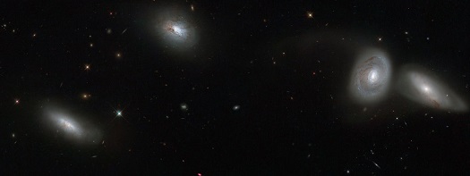 Hubble’dan Tuhaf Kozmik Dörtlü